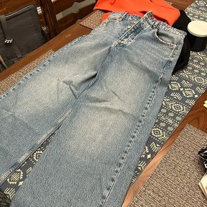 Zara wide leg jeans in light wash, button-front. Size 6. High waisted